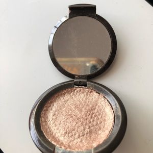 Becca Cosmetic Opal Highlighter